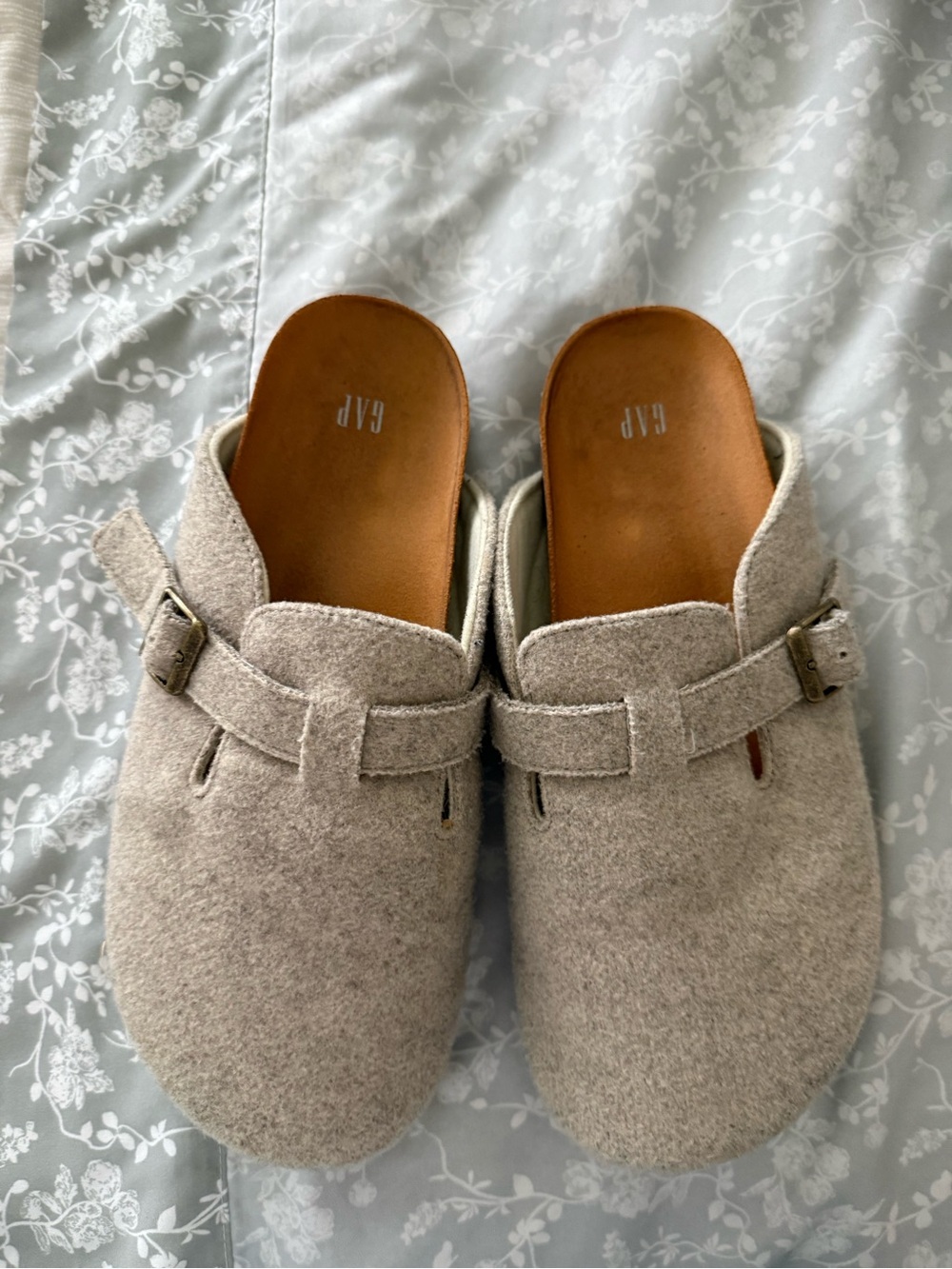Gap clogs women size 8